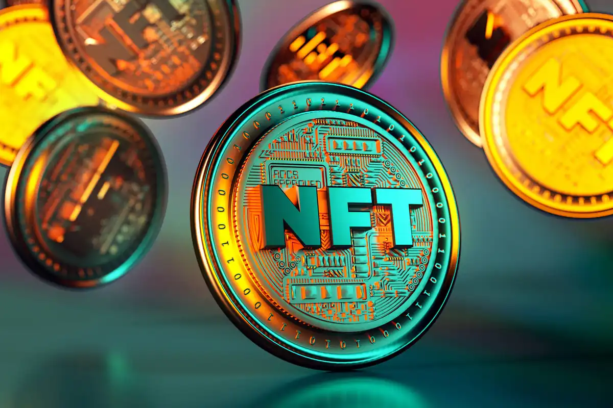 یک سکه دیجیتالی که روی آن کلمه NFT حک شده است.